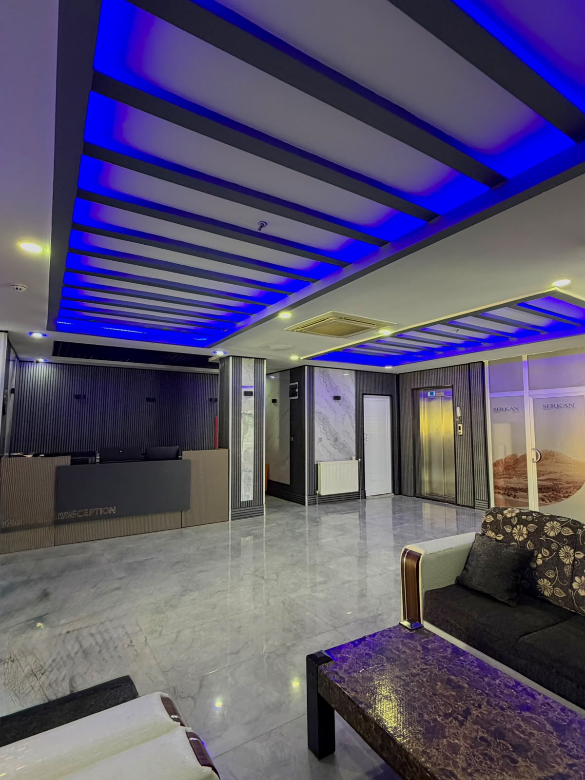 Serkan Otel resepsiyon alanı